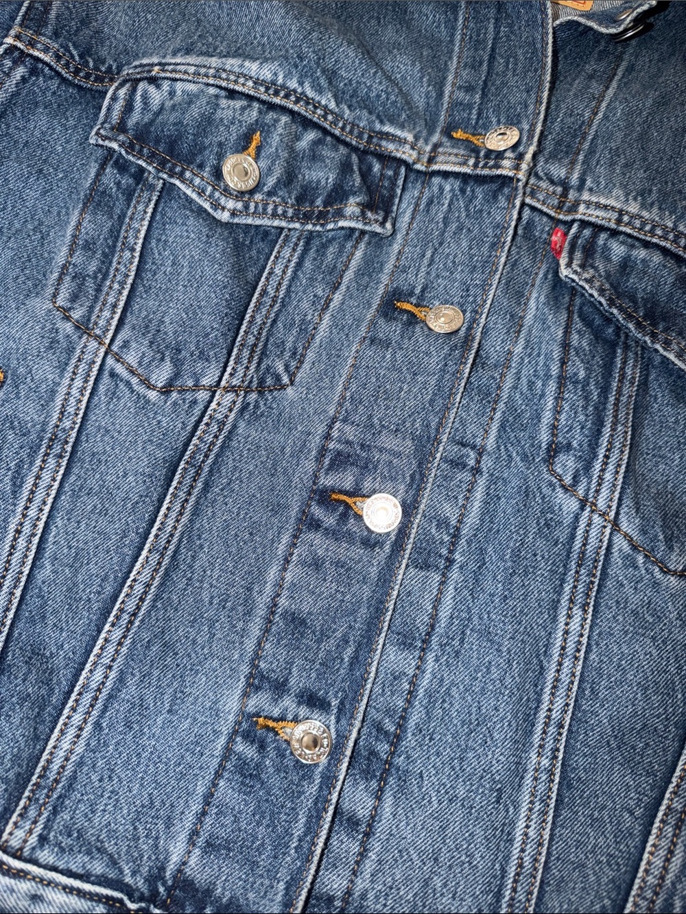 Levi's Medium Blue Denim Jacket with Button Front - Picture 5 of 6